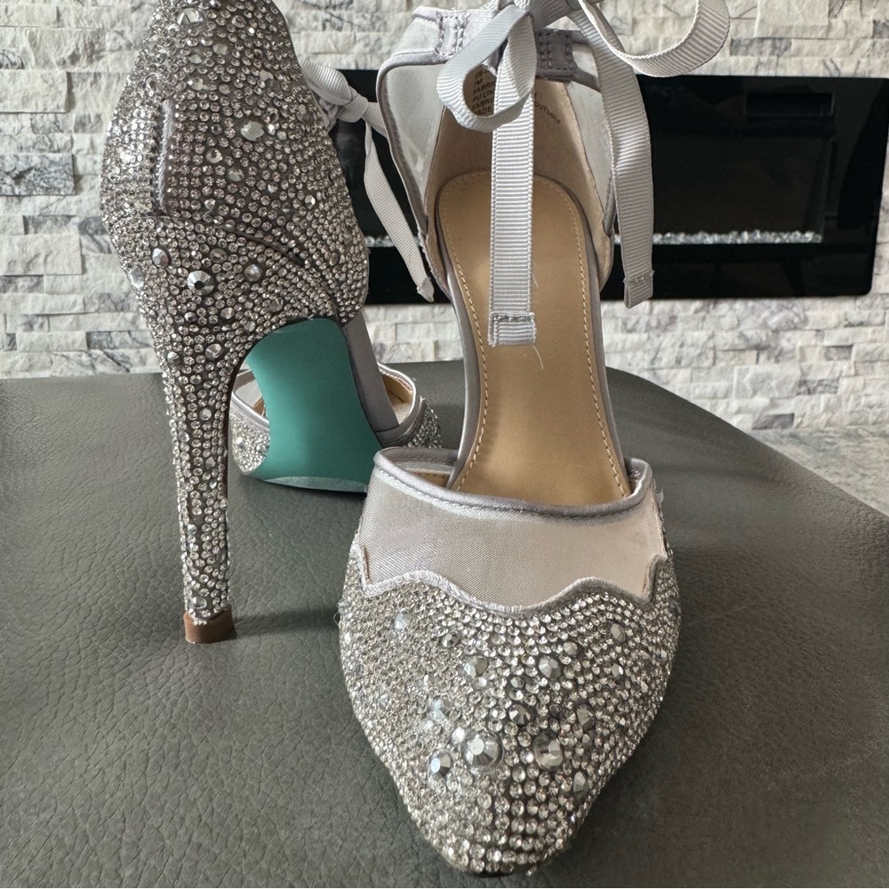 New Betsey Johnson Silver Iris Pump Rhinestone size 7